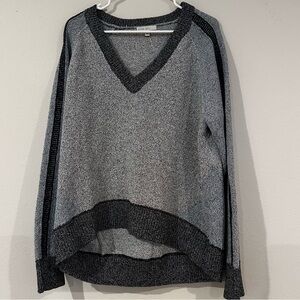 Women’s oversized light & dark gray size extra large XL sweater made by Pale Sky